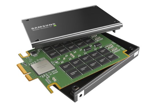 삼성전자가 컴퓨팅 시스템의 차세대 인터페이스인 CXL을 기반으로 개발한 업계 최초의 고용량 512GB D램. /사진제공=삼성전자