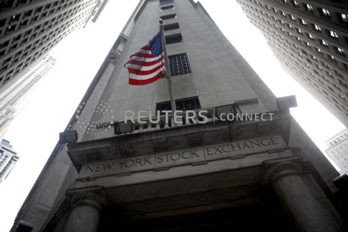The Wall Street entrance to the New York Stock Exchange is pictured March 27, 2009. REUTERS/Eric Thayer /로이터=뉴스1
