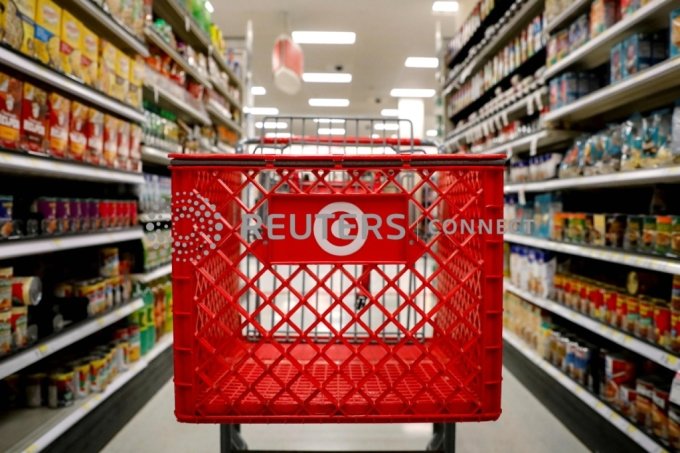 A shopping cart is seen in a Target store in the Brooklyn borough of New York, U.S., November 14, 2017. REUTERS/Brendan McDermid/File Photo /사진=로이터=뉴스1