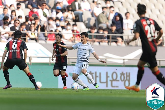 성남FC 구본철(가운데). /사진=한국프로축구연맹