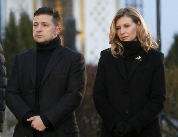 [키이우=AP/뉴시스]지난 2019년 11월 23일 장례식에 참석한 볼로디미르 젤렌스키(왼쪽) 우크라이나 대통령과 부인 올레나 젤렌스카(오른쪽) 여사. 2022.03.09.