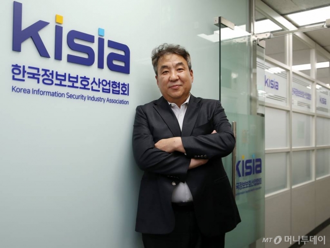 이동범 한국정보보호산업협회장 인터뷰 /사진=김휘선 기자 hwijpg@