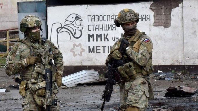 우크라이나 항구도시 마리우폴에 있는 러시아 군인 /AFPBBNews=뉴스1