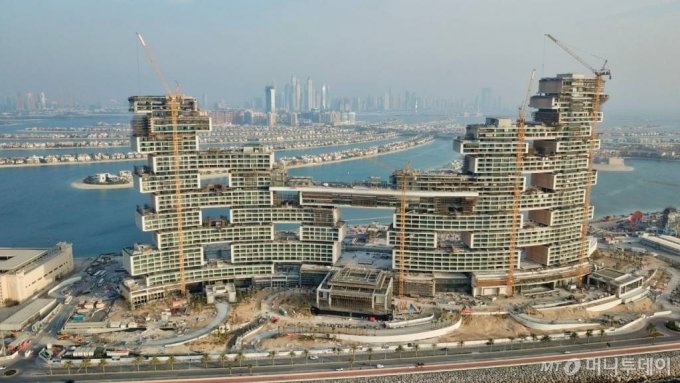 쌍용건설이 아랍에미레이트 두바이 팜 주메이라(Palm Jumeirah) 인공섬에 짓고 있는 로얄 아틀란티스 호텔 공사현장 전경. /사진제공=쌍용건설