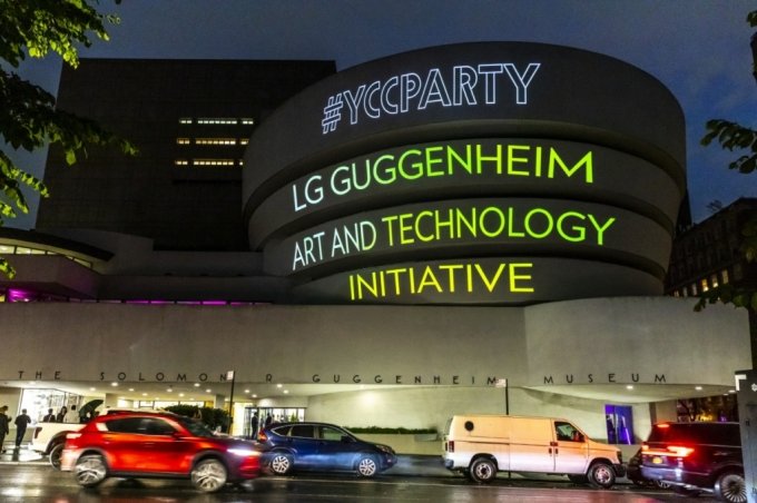 1일(현지시간) 미국 뉴욕 구겐하임 뮤지엄 외관의 LG 구겐하임 글로벌 파트너십 맵핑 광고/사진제공=LG