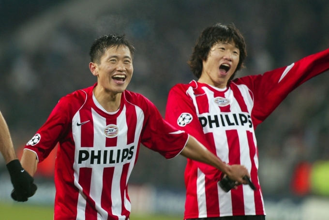 PSV 아인트호벤 시절 한솥밥을 먹었던 이영표와 박지성/사진=PSV 트위터