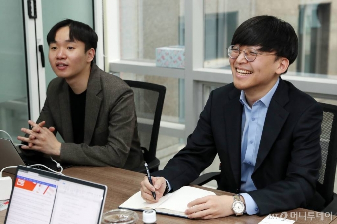 유현재(왼쪽)·전재현 천명컴퍼니 대표 /사진=김휘선 기자 hwijpg@