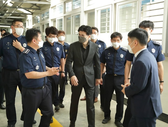 교도소 수용자, 월 최대 30회 가족과 통화 가능해진다 - 머니투데이 교도소 수용자, 월 최대 30회 가족과 통화 가능해진다 - 머니투데이