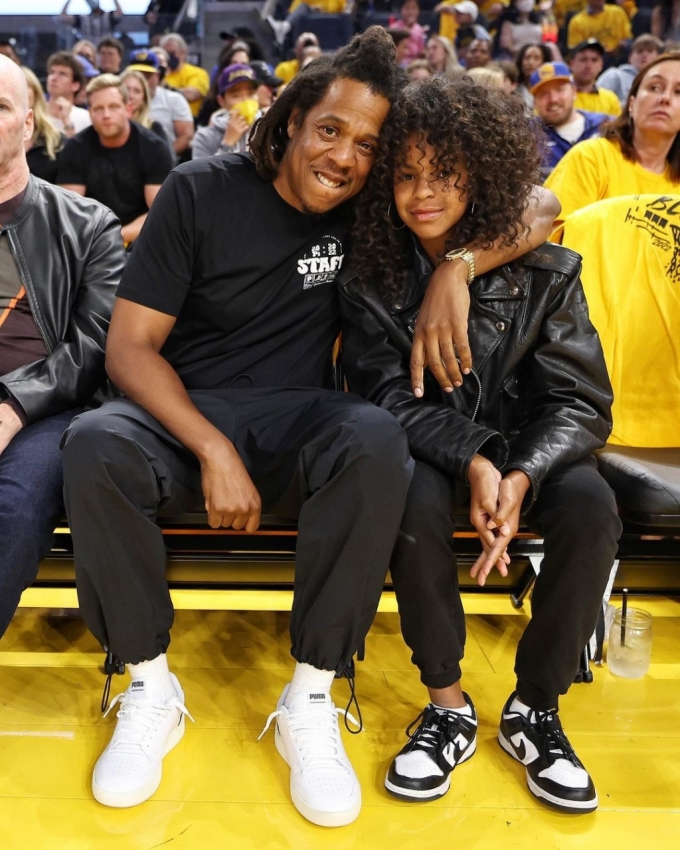 미국 래퍼 겸 사업가 제이지(Jay-Z)와 그의 첫째 딸 블루 아이비 카터/사진=NBA 인스타그램  