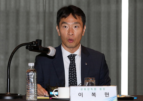 이복현 금융감독원장이 23일 오전 서울 중구 조선호텔에서 열린 금감원장-연구기관장 간담회에서 모두발언을 하고 있다. / 사진=뉴스1