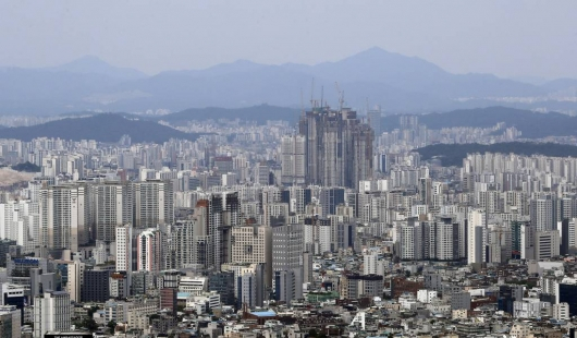 지난 12일 서울 남산에서 바라본 아파트 단지 모습. 사진=뉴스1