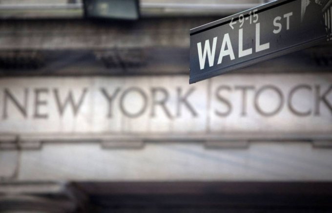 A Wall Street sign is pictured outside the New York Stock Exchange in New York, October 28, 2013. REUTERS/Carlo Allegri/File Photo