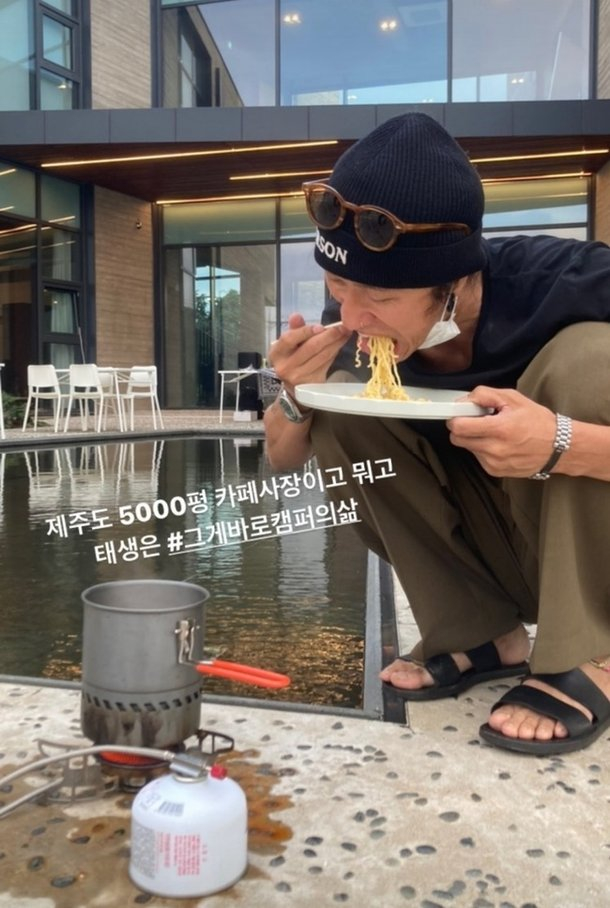 5000평 '핫플' 카페 사장 빽가, 쭈그리고 앉아 라면…"사장이고 뭐고"