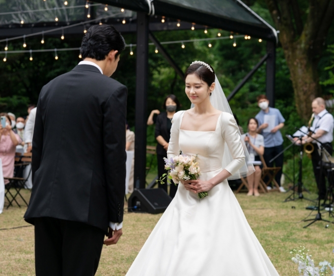 /사진=라원문화