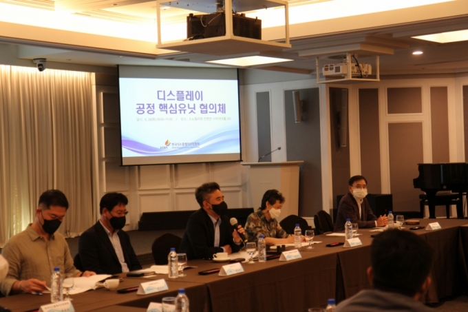 28일 서울 강남구 소노펠리체 컨벤션에서 열린 '디스플레이 공정 핵심유닛 협의체' 발족식 모습./사진제공=한국디스플레이산업협회