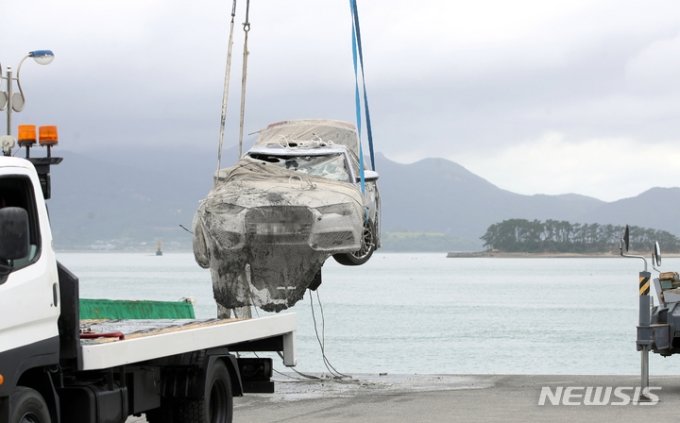 지난 29일 조유나양과 부모가 탑승했던 차량이 한달여만에 바다에서 발견돼 인양됐다. /사진=뉴시스