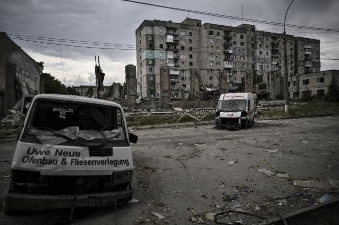 러시아군의 공격으로 파괴된 루한스크주 리시찬스크 시내의 모습/AFPBBNews=뉴스1