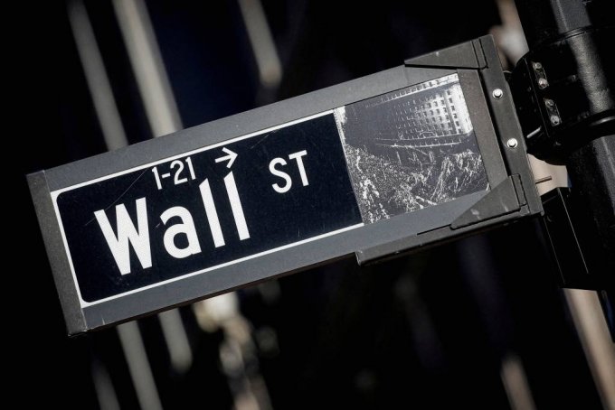 A street sign for Wall Street is seen in the financial district in New York, U.S., November 8, 2021. REUTERS/Brendan McDermid/사진=로이터=뉴스1