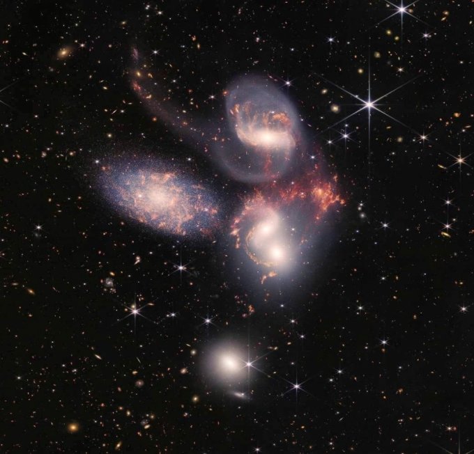 페가수스자리에 있는 5개 은하 &#039;스테판의 5중주&#039;(Stephan&#039;s Quintet). 1877년 프랑스 천문학자 에두아르 스테판에 의해 발견된 별자리다. / 사진=미국항공우주부(NASA)