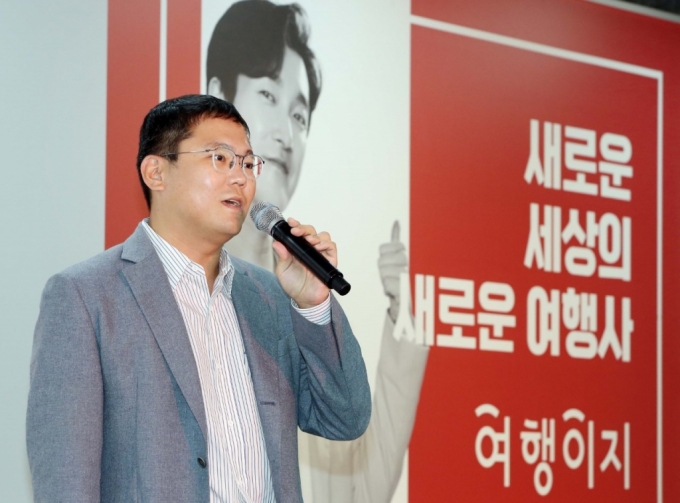 19일 서울 종로구 교원 챌린지홀에서 열린 여행이지 간담회에서 장동하 교원투어 대표가 발언하고 있다. /사진=교원그룹
