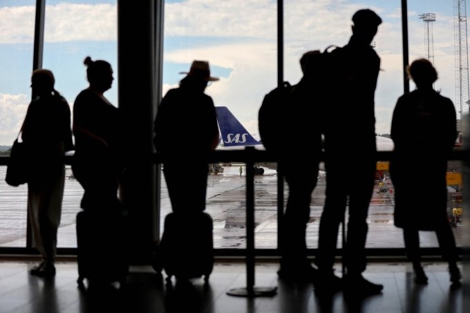최근  스칸디나비아 SAS 항공의 조종사를 포함한 직원들이 파업에 나서면서 항공편이 잇따라 취소, 여행객들이 큰 불편을 겪었다. /ⓒAFP=뉴스1