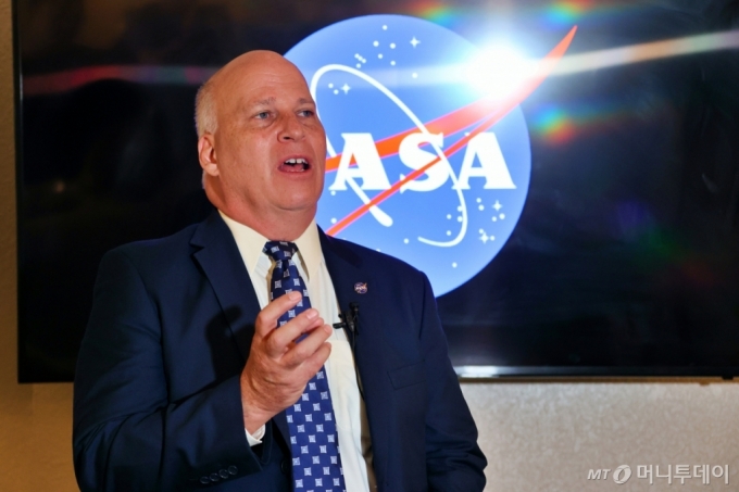 존 구이디(John Guidi) 미국항공우주국(NASA) 우주탐사시스템부국장이 한국의 다누리 프로젝트에 대해 평가하고 있다. / 사진=공동취재기자단