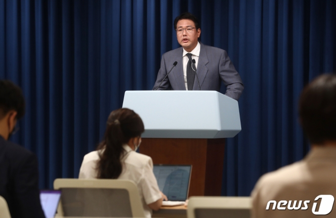 김태효 국가안보실 1차장이 4일 오후 용산 대통령실 청사 브리핑룸에서 윤석열 대통령과 낸시 펠로시 미 하원의장과의 전화통화 내용을 브리핑하고 있다. (대통령실사진기자단) /사진=뉴스1