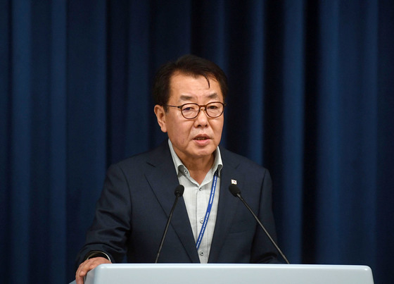 최영범 홍보수석이 지난달 27일 용산 대통령실에서 현안 관련 브리핑을 하고 있다. /사진=뉴스1