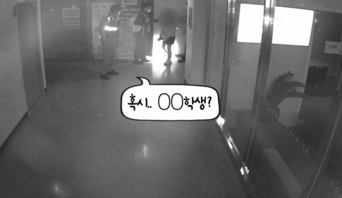 문이 닫힌 건물 내 학원에서 발견된 학생 /사진=인천경찰 SNS