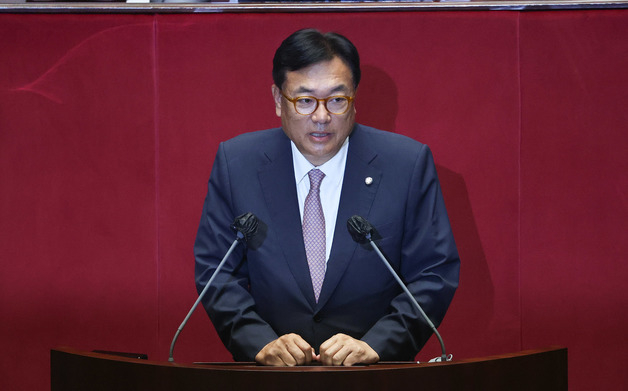 (서울=뉴스1) 이재명 기자 = 정진석 신임 국회부의장이 4일 오후 서울 여의도 국회에서 열린 제398회 국회(임시회) 제1차 본회의에서 당선 인사를 하고 있다. (공동취재) 2022.7.4/뉴스1