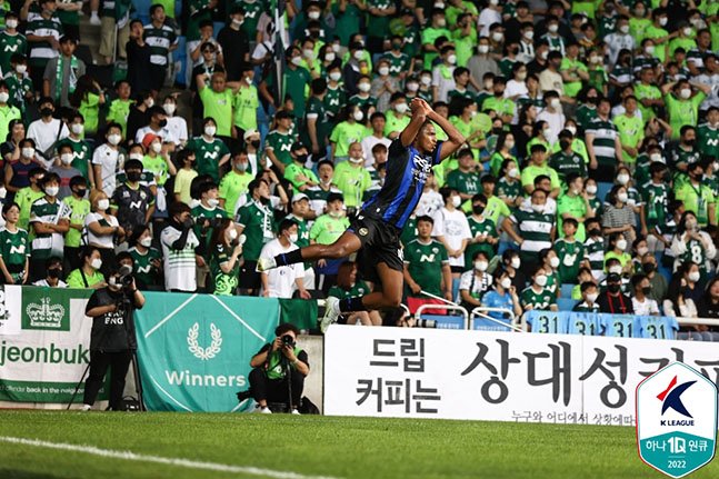인천유나이티드 에르난데스가 13일 전북현대전에서 득점에 성공한 뒤 골 세리머니를 펼치고 있다. /사진=한국프로축구연맹