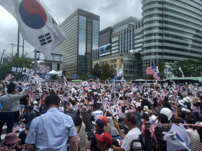 광화문 광장 집회금지했지만…광장 포위한 시위대, 발길 돌린 시민들 - 머니투데이