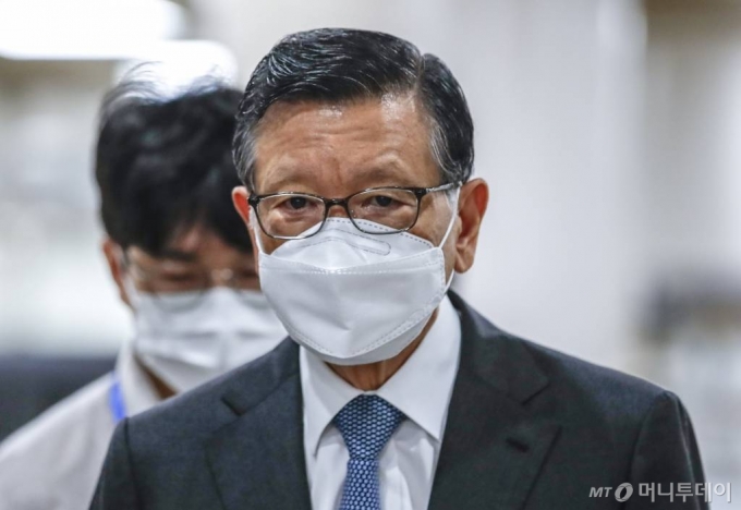 '계열사 부당지원' 혐의를 받는 박삼구 전 금호아시아나 회장이 지난 17일 오후 서울 서초구 서울중앙지법에서 열린 선고 공판에 출석하고 있다. /사진=뉴시스