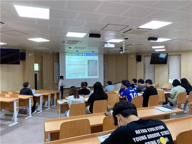 군산대, 수상태양광 분야 실무형 고급인재 양성교육 실시 - 머니투데이 군산대, 수상태양광 분야 실무형 고급인재 양성교육 실시 - 머니투데이