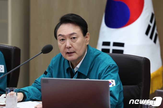 윤석열 대통령이 22일 오전 용산 대통령실 청사에서 을지 국무회의를 첫 주재하며 모두 발언을 하고 있다. (대통령실 제공) /사진=뉴스1