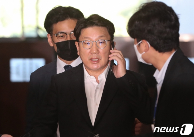 與, '새 비대위' 꾸린다… 권성동 거취는 與, '새 비대위' 꾸린다… 권성동 거취는