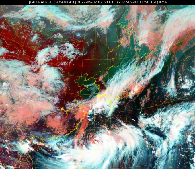 2일 낮 12시10분 기준 천리안 2A 기상위성에서 관측한 동아시아 RGB 주야간 합성 영상. /사진=기상청 날씨누리