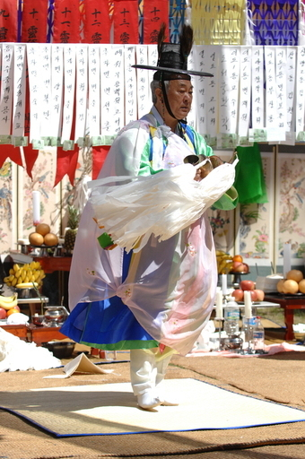 고(故) 김윤수 보유자 연행모습 /문화재청