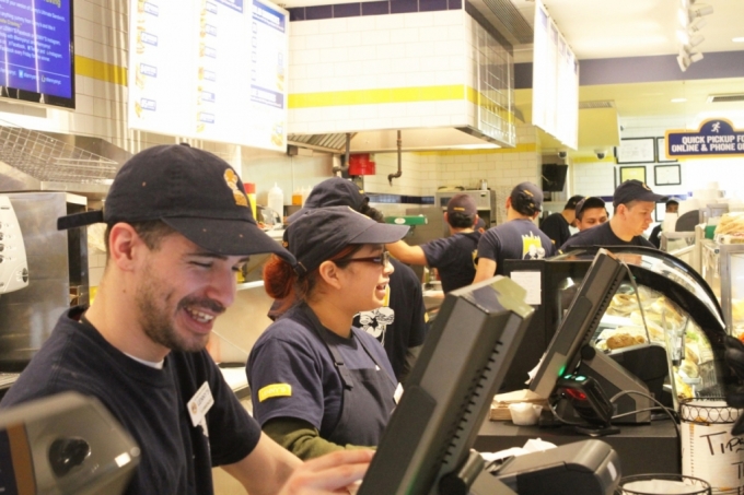 미국 렌위치의 스태프