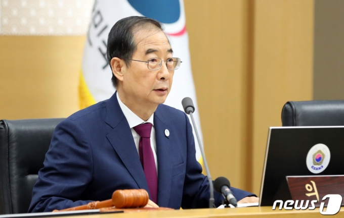한덕수 국무총리가 13일 오전 정부세종청사에서 열린 국무회의를 주재하며 발언하고 있다. /사진제공=뉴스1