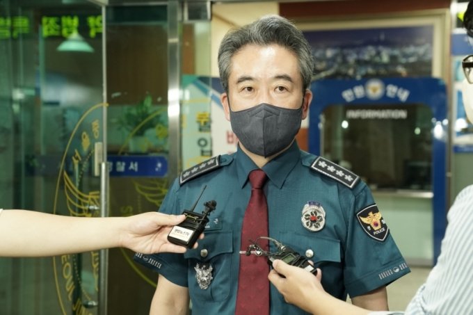 윤희근 경찰청장은 15일 오후 서울 중부경찰서를 방문했다. 중부경찰서는 전날(14일) 저녁에 발생한 신당역 살인 사건을 수사하고 있다. /사진제공=경찰청