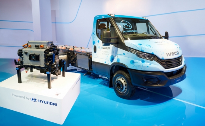 'IAA 하노버 상용차 박람회(IAA Transportation 2022 in Hannover)' 이베코 부스에 전시 중인 현대자동차의 수소연료전지시스템이 탑재된 수소전기 대형 밴 'e데일리 수소전기차(eDAILY FCEV)'./사진제공=현대차.