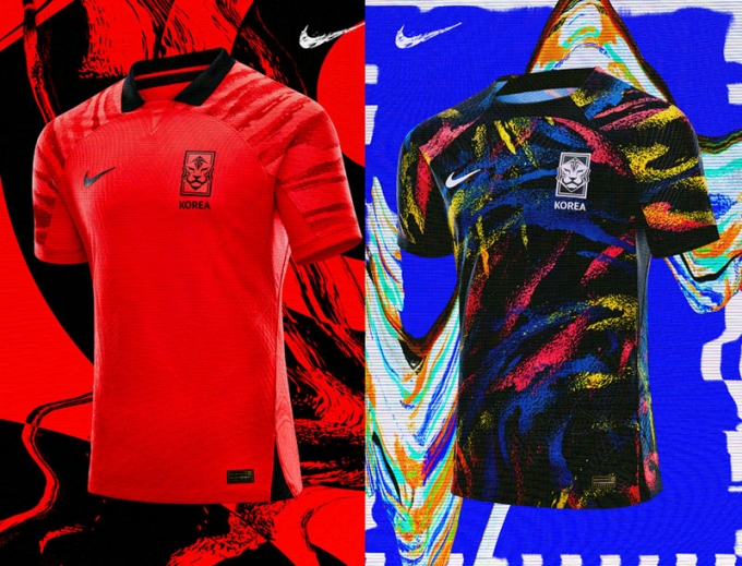 글로벌 스포츠 브랜드 &#039;나이키&#039;가 지난 19일 공개한 2022 대한민국 축구 국가대표팀 유니폼. (왼쪽은 홈 유니폼, 오른쪽은 원정 유니폼)/사진제공=나이키코리아