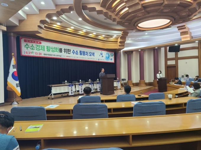 조홍종 단국대학교 경제학과 교수가 토론회에서 발표하고 있다./사진=이태성기자