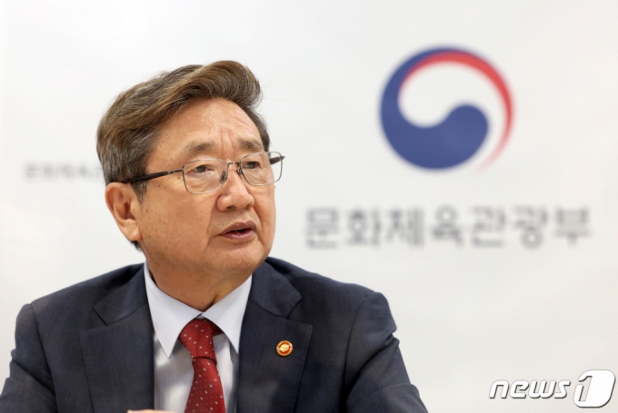 (서울=뉴스1) 박세연 기자 = 박보균 문화체육관광부 장관이 20일 서울 용산구 문체부 저작권보호과 서울사무소 회의실에서 인문정신문화 분야 현장 관계자들과 간담회를 하고 있다. (문체부 제공)2022.9.20/뉴스1 Copyright (C) 뉴스1. All rights reserved. 무단 전재 및 재배포 금지.