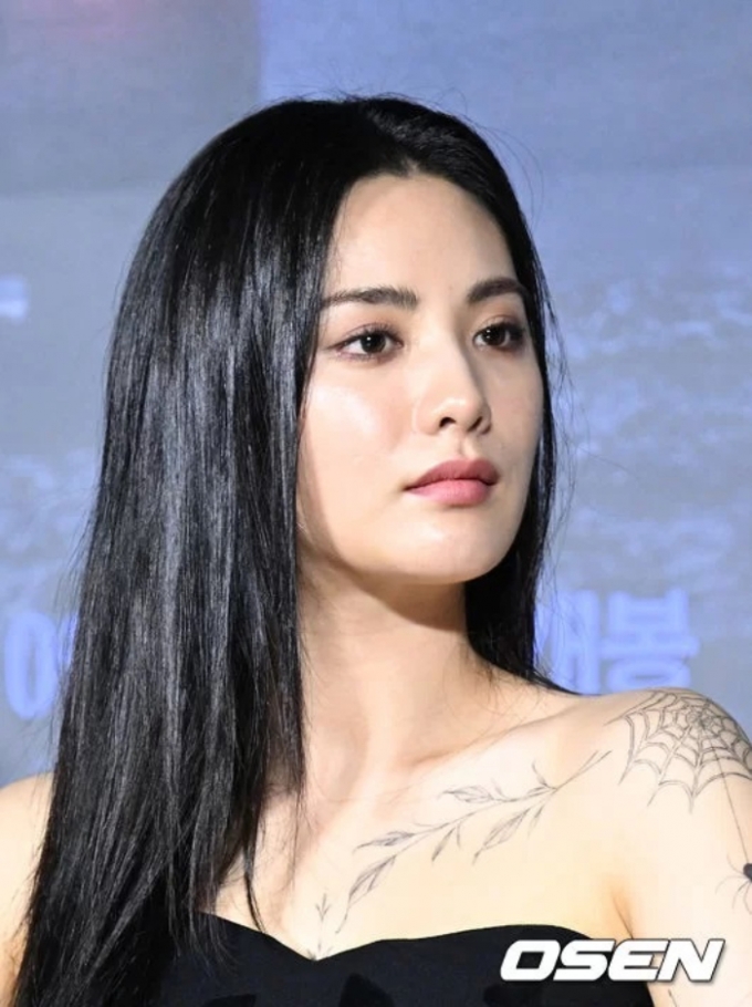 애프터스쿨' 나나, 어깨부터 발등까지 '문신'…소속사는 말 아꼈다 - 머니투데이