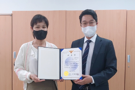 신명철 변호사(사진 오른쪽)/사진제공=법무법인 법승