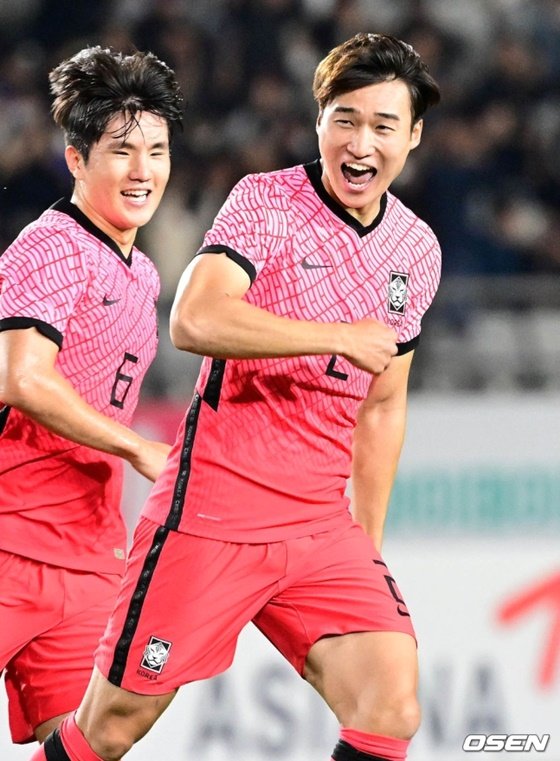 한국 올림픽 축구대표팀 수비수 조현택(등번호 2번) 26일 화성에서 열린 우즈베키스탄전에서 프리킥 골을 넣고 기뻐하고 있다. /사진=OSEN