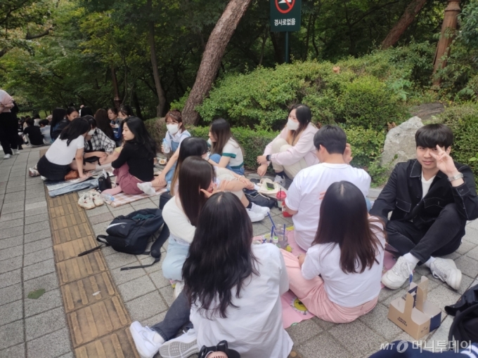ITZY 보려 새벽 5시부터 줄 Itzy 보려 새벽 5시부터 줄