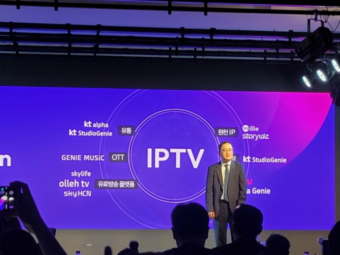 4일 노보텔 앰배서더 서울 동대문 호텔에서 열린 IPTV 개편 기자 간담회에서 강국현 KT 사장이 인사말을 하고 있다. /사진=김승한 기자